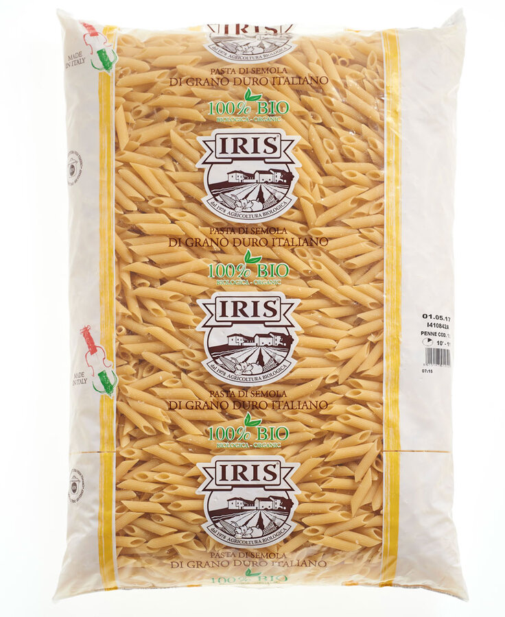 Penne aus Hartweizen-Nudeln hell .